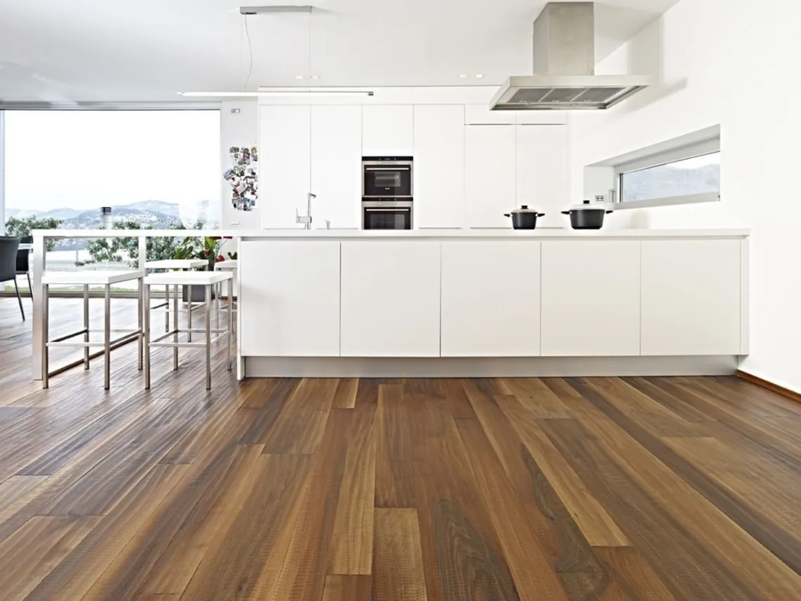 Parquet Fior di Nettare in Noce italiano senza nodi piano sega di Fiemme Tremila