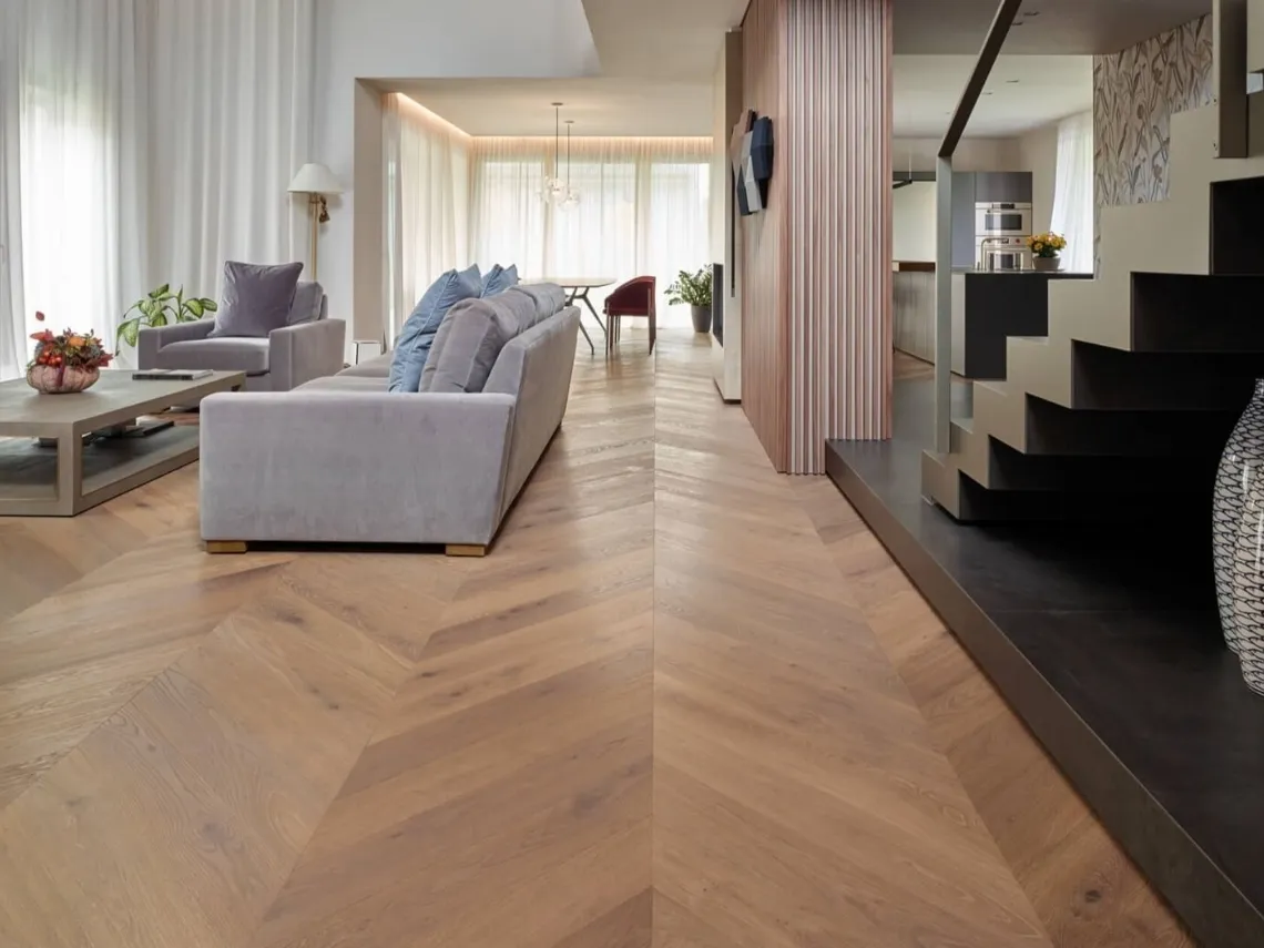 Parquet Nocciolieve in Rovere nodoso spazzolato di Fiemme Tremila